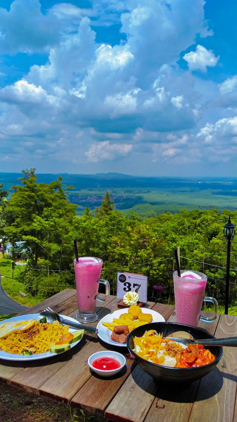 Menikmati Bandung dari Sudut Kuliner